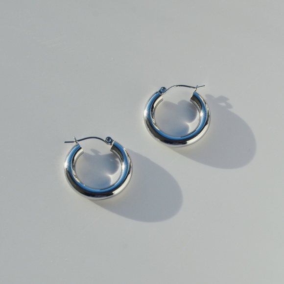 Classic 18K White Gold Plated Hoop Earrings Silver - Picture 2 of 5